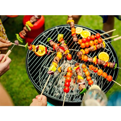 Grill Master faszenes kerti grill fedéllel - mobil, kerekes kivitel, extra tárolópolccal