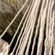 Brazil stílusú pamut függőfotel bézs színben, 2 párnával – 120 kg teherbírás